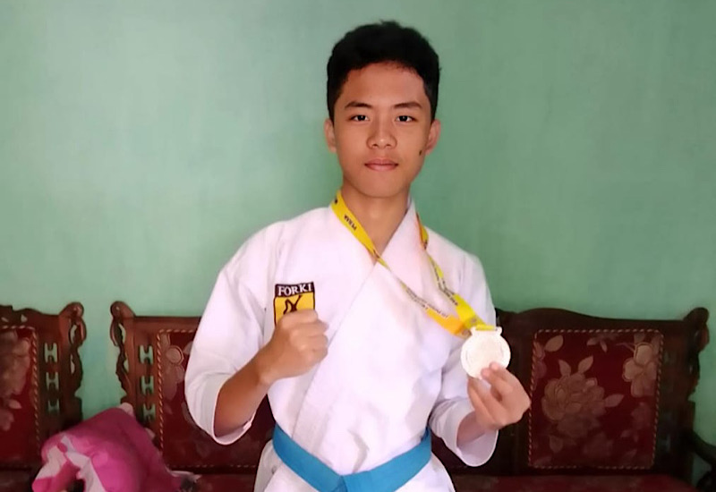  Siswa SMPIT Daarul Ilmi Muhammad Sakha Ibnu Fatih Raih Perak Okada Karate Championship