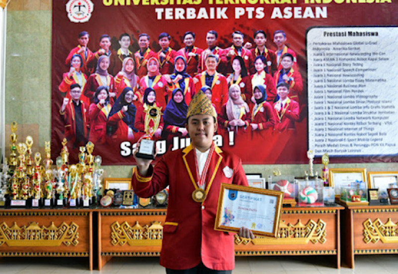  Usung Tema Daur Ulang, Zakian Nafis Mahasiswa Universitas Teknokrat Indonesia Juara I Lomba Desain Poster Nasional