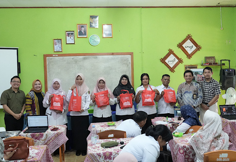 Magister Bahasa Inggris Universitas Teknokrat Indonesia Tingkatkan Mutu Pengajaran Guru Se-Pringsewu dengan AI