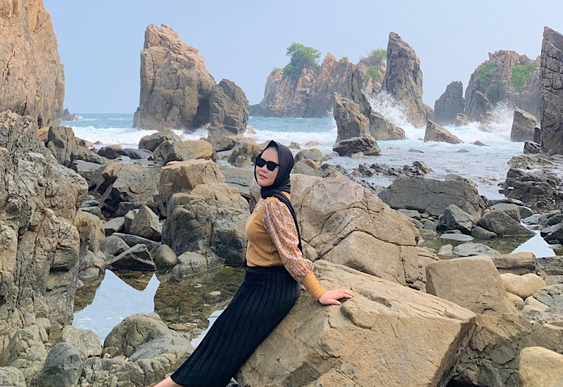  Nisa Sahara Ingin Fasilitas Jalan Menuju Pantai Gigi Hiu Diperbaiki