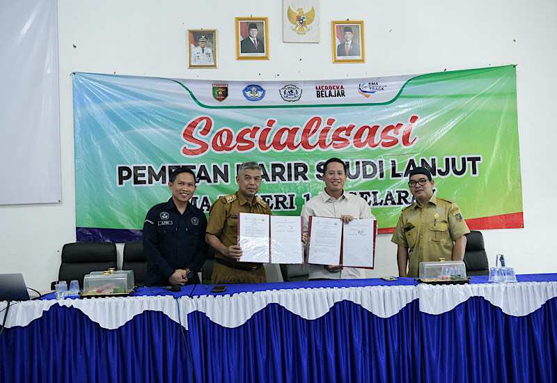  Universitas Teknokrat Indonesia Teken MoU SMAN 1 Pagelaran, Mahathir Muhammad Beri Materi Team Building