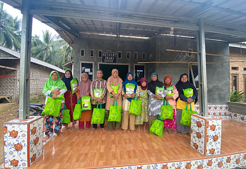  Eks Anggota Dewan Kota 3 Periode Salurkan Bingkisan Lebaran Janda Prasejahtera di Srengsem Inisiasi Alumni SMPN 2 & SMAN 2 Bandar Lampung