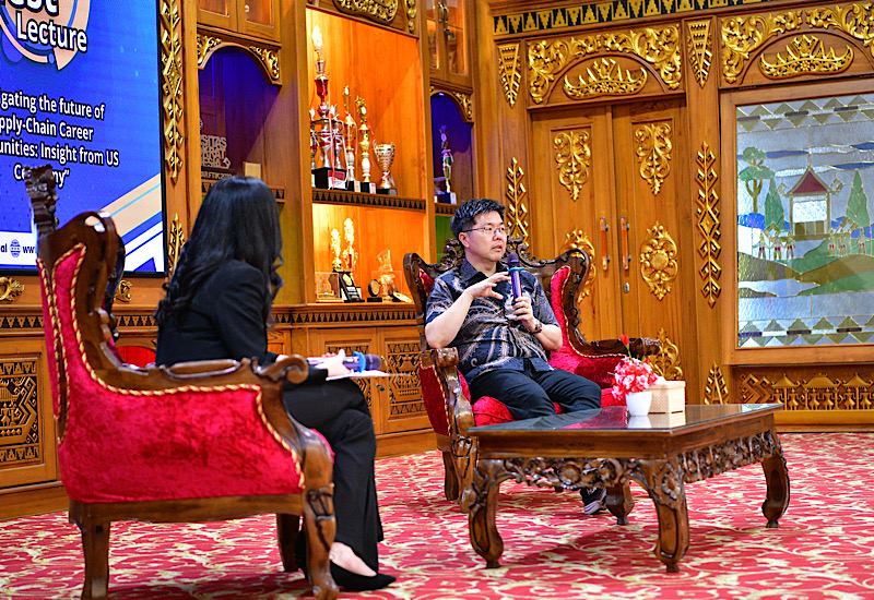Kuliah Internasional Universitas Teknokrat Indonesia, CEO Intellinum Inc AS Romi Halimman: Ikuti Hasrat Kalian