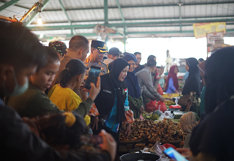  Wali Kota Bandar Lampung Eva Dwiana Pantau Pergerakan Harga dan Ketersediaan Bahan Pokok