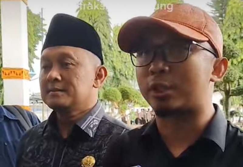  Syukron Muchtar dan Puji Sartono Terima Unjuk Rasa Mahasiswa