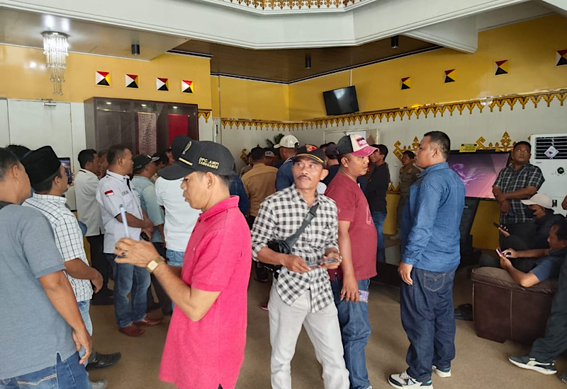  Ratusan Wartawan Datangi Kantor Pemkab Tanggamus, Tanya Pembayaran Advertorial, Tuntut Kadiskominfo Suhartono Dicopot