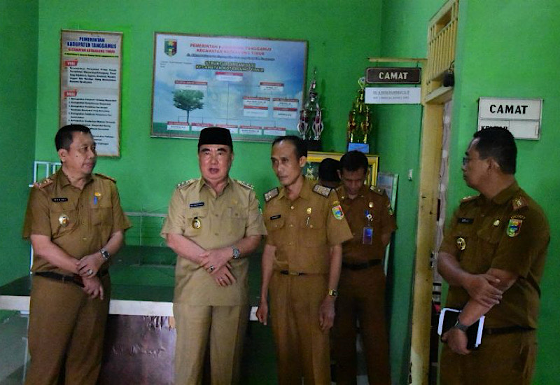  Bupati Tanggamus Moh Saleh Asnawi Marah-Marah Saat Sidak, Camat Tidak Ada dan Pegawai Cengengesan saat Diarahkan
