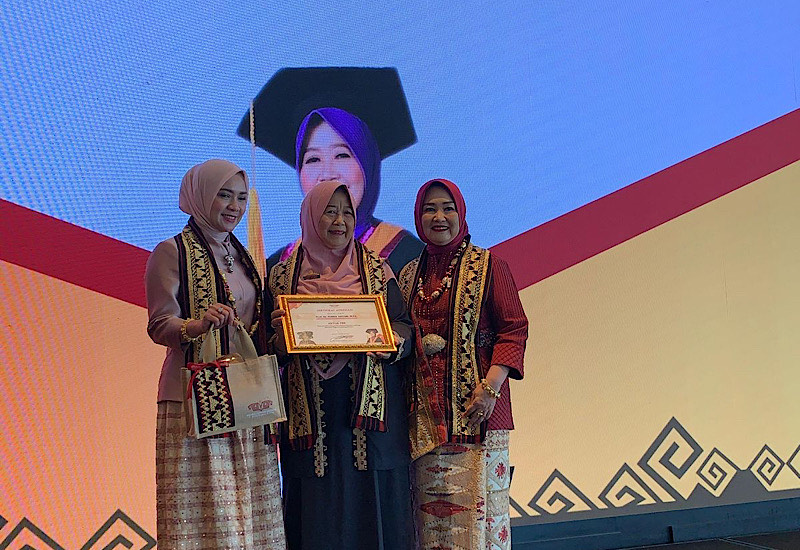  Bareng Unila, Mighrul Lampung Bersatu Pimpinan Dwita Ria Gunadi Luncurkan Kamus Percakapan Bahasa Lampung