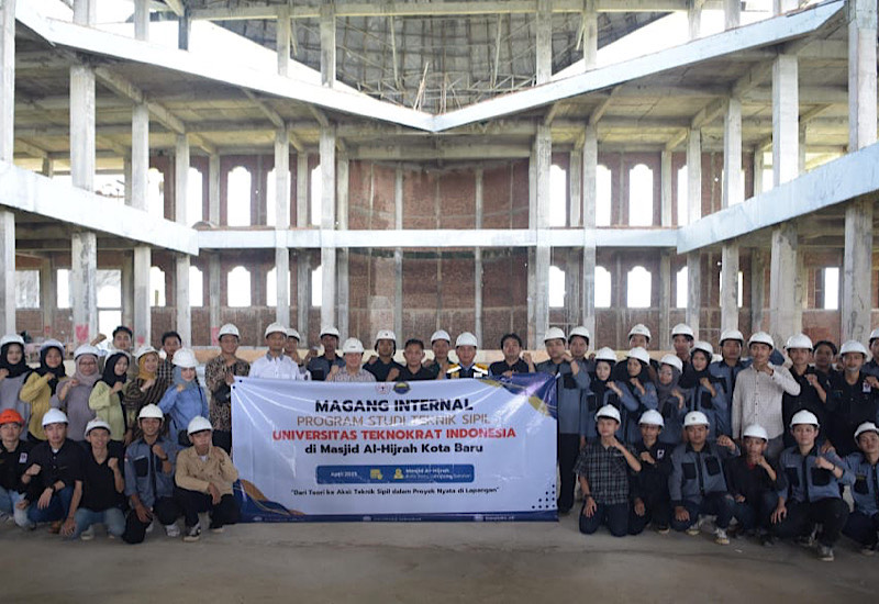  Mahasiswa Teknik Sipil Universitas Teknokrat Indonesia Dikerahkan Akselerasi Pembangunan Masjid Al Hijrah Kota Baru