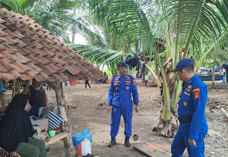  Satuan Polisi Air dan Udara Tanggamus Patroli Objek Wisata Pesisir, Anak-Anak Dilarang Renang ke Tengah Laut