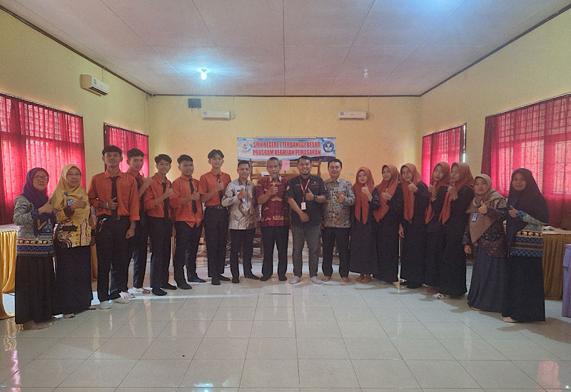  Alumni SMKN 1 Terbanggi Besar Ikuti Pemberkasan Rekrutmen Karyawan Alfamart