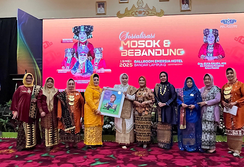 Mighrul Lappung Bersatu Libatkan Perempuan Lampung Pelestarian ”Mosok” dan ”Bebandung”