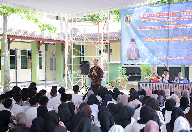  Wakil Rektor Universitas Teknokrat Indonesia Ryan Randy Suryono Beri Tips Sukses Jadi Pemimpin Muda di SMAN 1 Bandar Lampung