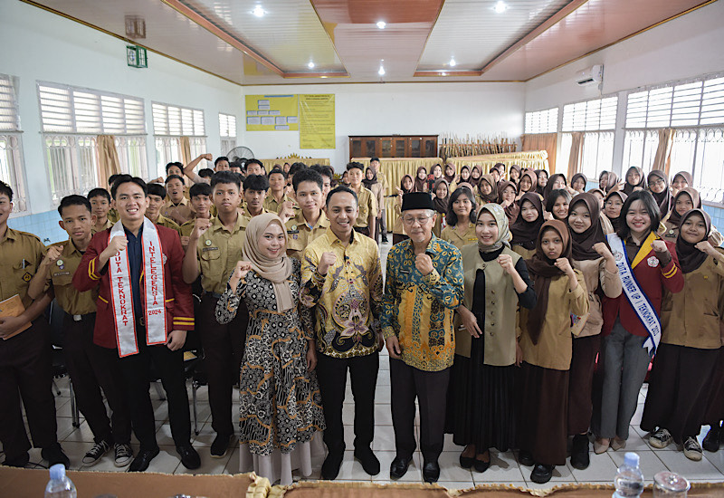  Universitas Teknokrat Indonesia Pengabdian di SMAN 13 Bandar Lampung, Achmad Yudi Wahyudin Beri Materi Kepemimpinan dan Wicara Publik