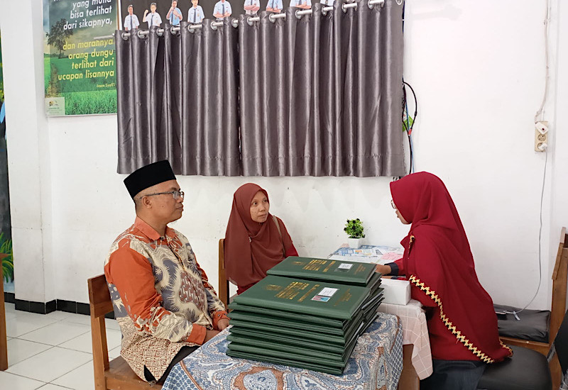  Siswa SMPIT Daarul ‘Ilmi Terima Rapor Semester Genap dan Masuki Masa Libur, Afni: Jangan Lupa Salat