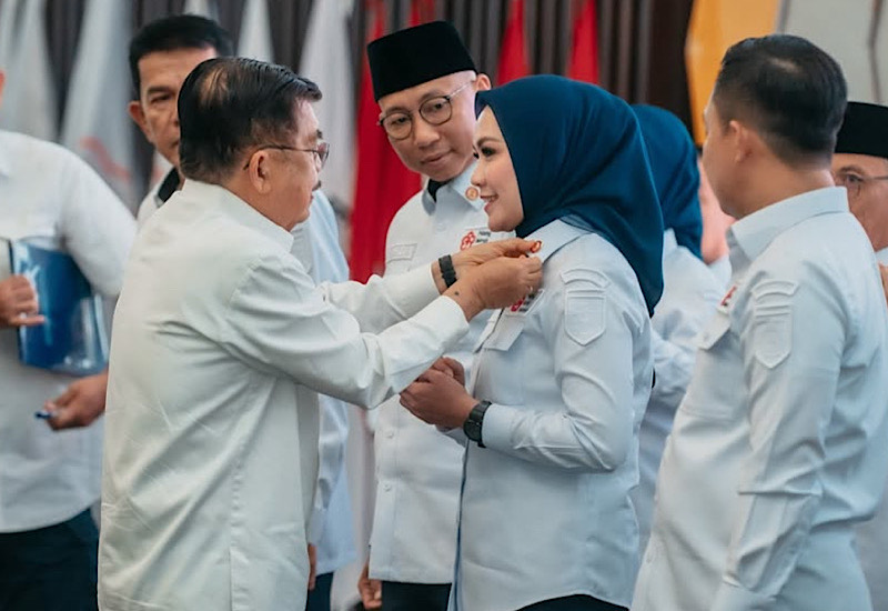  Jusuf Kalla Lantik Purnama Wulan Sari Ketua PMI Lampung