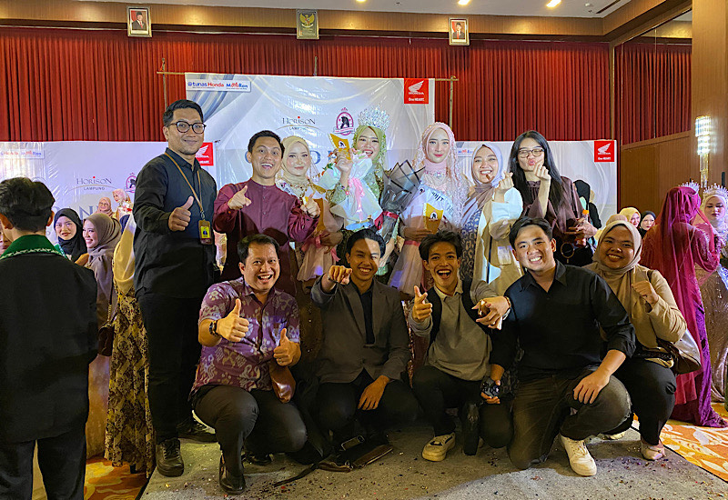  Mahasiswi Universitas Teknokrat Indonesia Vivi Restu Anggraini dan Arsya Fidella Adani Juara Putri Hijabfluencer Lampung 2025