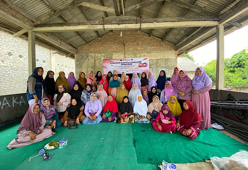  Anggota Sekolah Lansia Salimah Kalianda Ikuti Terapi Senam Otak