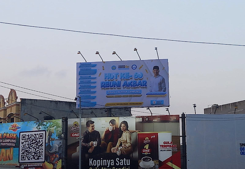  Baliho HUT Ke-60 dan Reuni Akbar SMAN 2 Bandar Lampung Terpasang di Titik Strategis Kota