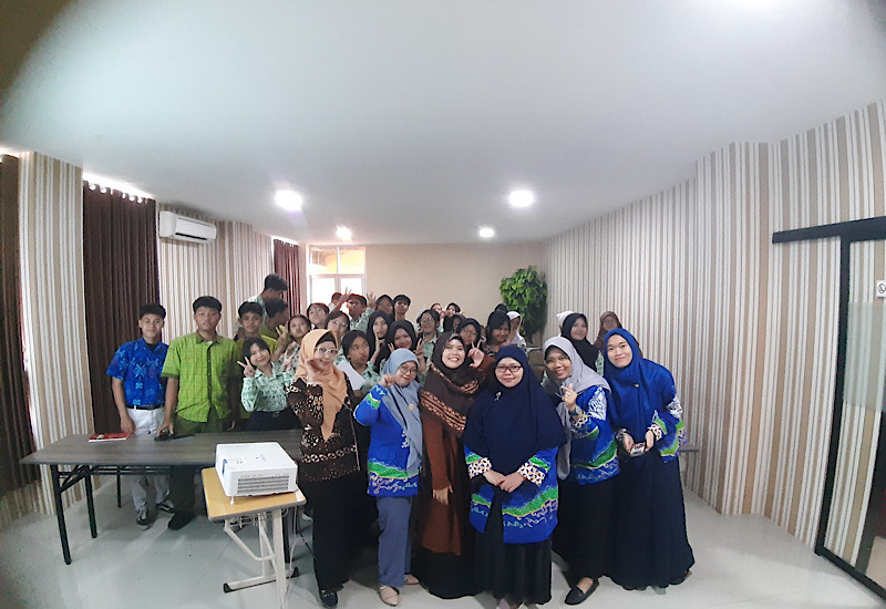  Desliyani Natalia Beri Pelatihan Konten Kreatif untuk Pengurus OSIS SMKN 4 Bandar Lampung