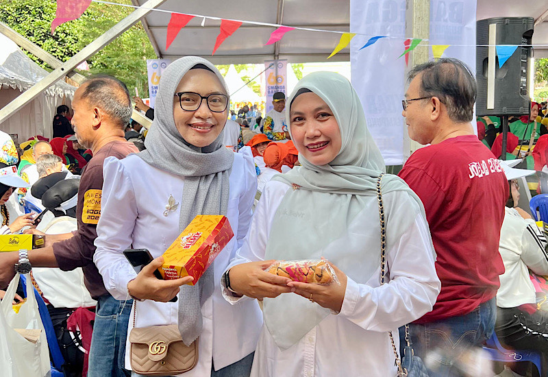  Belanja di Gerai Bebek Belvr Reuni Akbar SMAN 2 Bandar Lampung, Kadisdukcapil Bandar Lampung Febriana Favorit Ayam Bakar