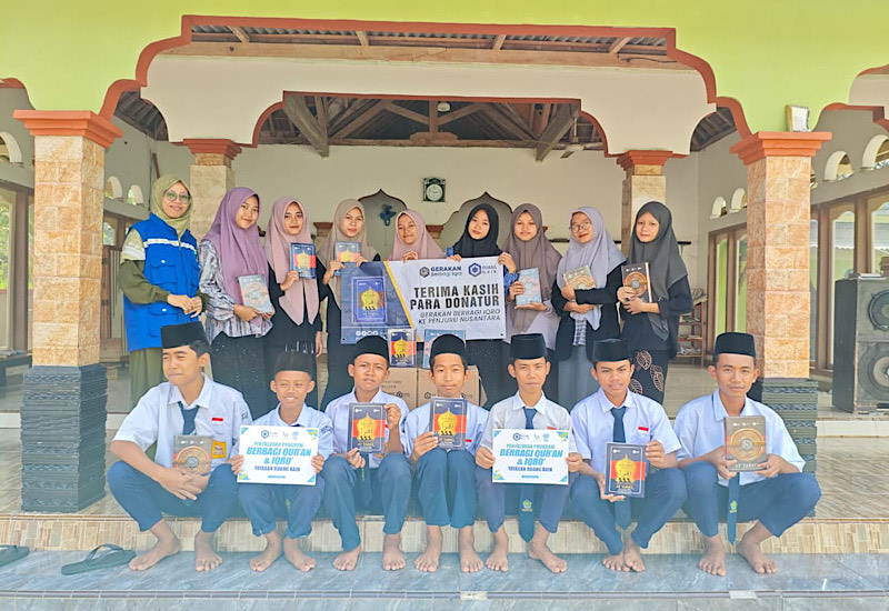  Bahagia Santri Darul Ihsan Terima Wakaf Alquran Yayasan Ruang Baik & LAZDAI Peduli