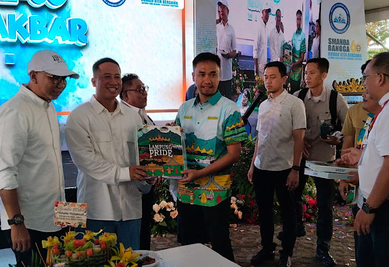  HUT Ke-60 dan Reuni Akbar SMAN 2 Bandar Lampung, Mahathir Muhammad Ulang Tahun Dapat Hadiah Jersey Angkatan 1997