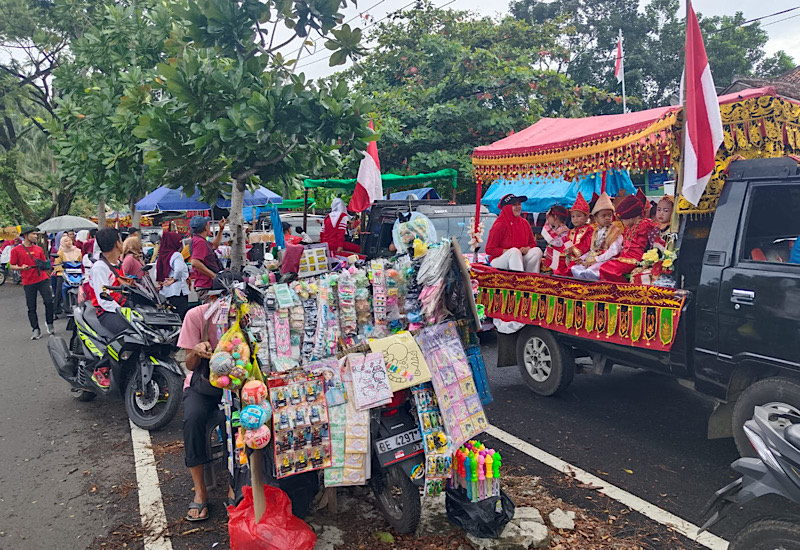 Ribuan Warga Kotaagung Tanggamus Meriahkan Pawai Budaya