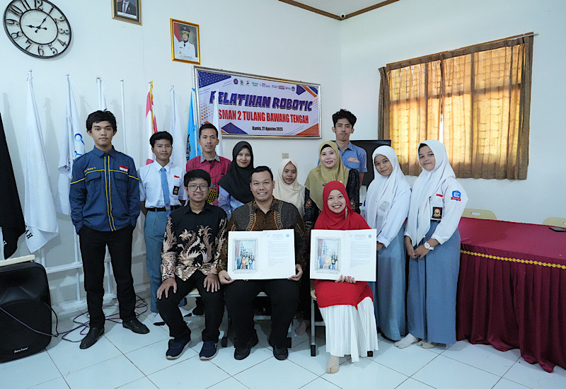 Universitas Teknokrat Indonesia Workshop Inovasi Robot Mobile dan Alat Pintar Deteksi Kebencanaan di SMAN 2 Tulangbawang Tengah