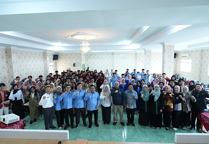  Kolaborasi dengan International Islamic University Malaysia, Universitas Teknokrat Indonesia Pengabdian di SMKN 4 Bandar Lampung