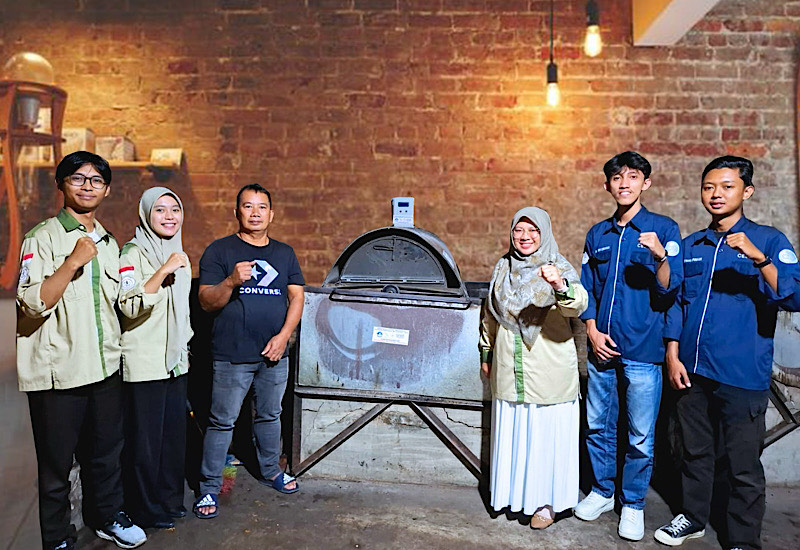  Mahasiswa Universitas Teknokrat Indonesia Inovasi Smart Roaster Berbasis IoT kepada Mitra UMKM