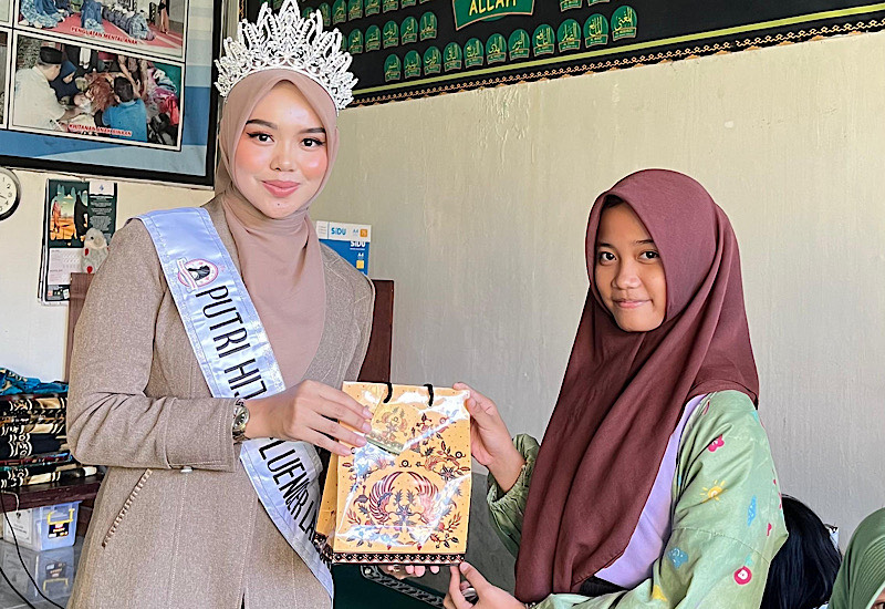  Putri Hijabfluencer Lampung 2025 Vivi Restu Anggraini Kunjungan VCare ke Panti Asuhan Mustika