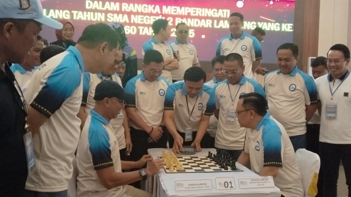  Turnamen Catur Smanda Cup HUT Ke-60 SMAN 2 Bandar Lampung, Gubernur Mirza Hadapi Kapolda Irjen Pol Helmy Santika