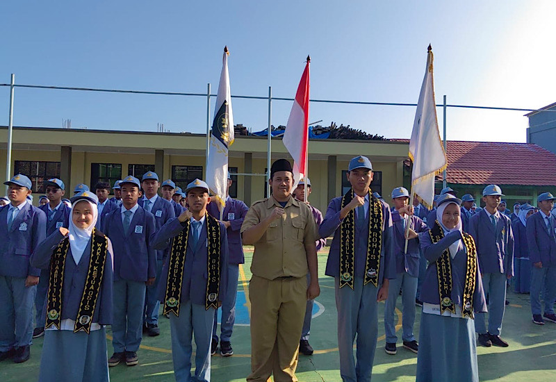  Pengurus OSIS dan Rohis SMAIT Daarul Ilmi Dilantik