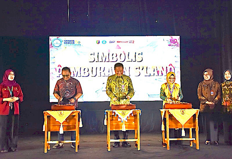  Thomas Amirico Buka Smanda Olympic HUT Ke-60 SMAN 2 Bandar Lampung, Sevensari dan Alumni Ikut Pukul Gamolan Pekhing