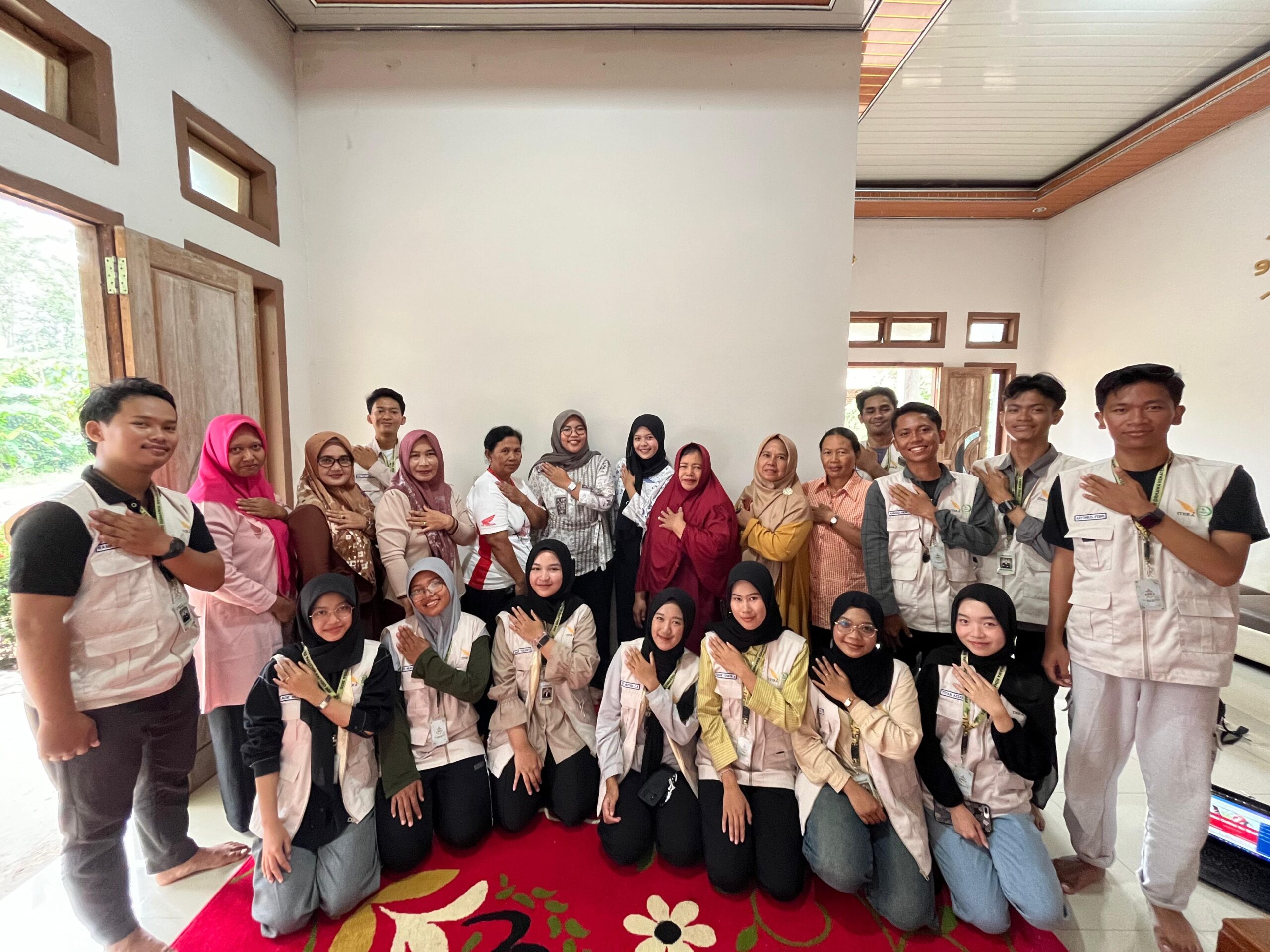 Tim PPK Ormawa Himatepa Itera Pembelajaran Digital Marketing dan Perizinan untuk KWT Desa Sriwedari