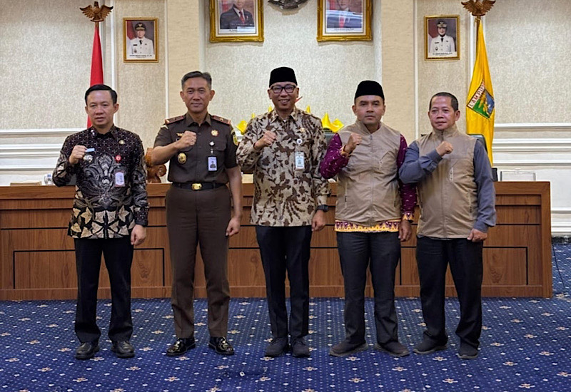  Senangnya Joko Prastowo Terima Rompi URC Jaga Pangan, Bisa Reuni Kawan SMAN 2 Bandar Lampung Angkatan 1998: Gubernur Mirza dan Sekdaprov Marindo