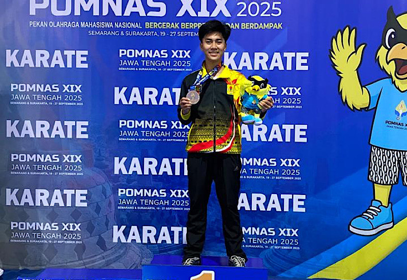  Pomnas XIX 2025: M Ariq Al Hakim Harlian Karateka Universitas Teknokrat Indonesia Raih Emas Pertama Lampung