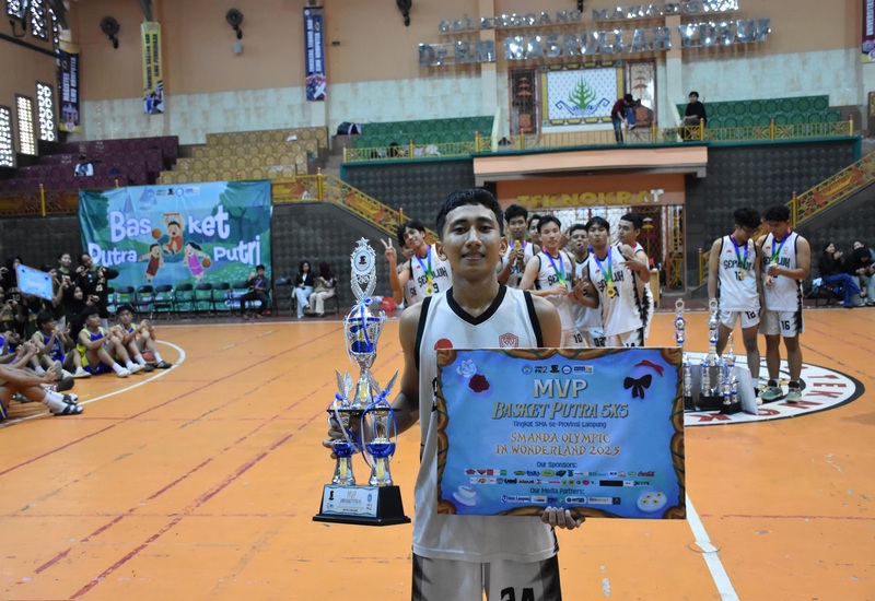  Muhammad Arkan Rifaiz Siswa SMAN 10 Bandar Lampung MVP Turnamen Basket Smanda Olympic 2025