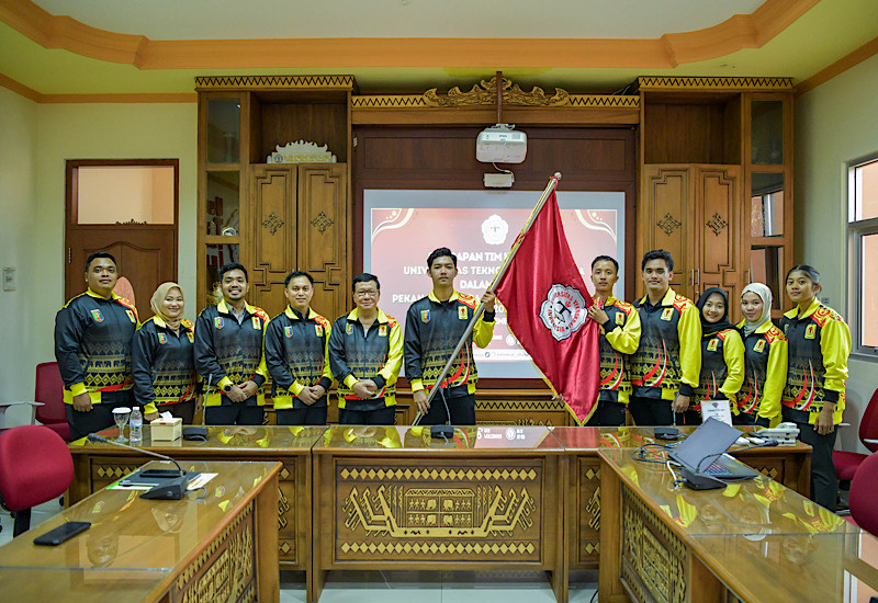  Rektor Universitas Teknokrat Indonesia Nasrullah Yusuf Lepas Atlet Pekan Olahraga Mahasiswa Nasional XIX Jawa Tengah, Bawa Nama Baik Kampus Sang Juara