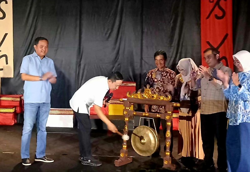  Kasih Pantun dan Pukul Gong, Marindo Kurniawan Wakili Gubernur Rahmat Mirzani Djausal Tutup Smanda Olympic 2025