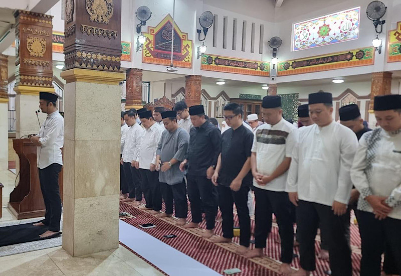  Rektor Universitas Teknokrat Indonesia Nasrullah Yusuf Ikuti Salat Gaib di Masjid Asmaul Yusuf