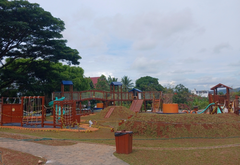  Taman Bermain Masjid Raya Al Bakrie Rusak, Diberi Garis Kuning