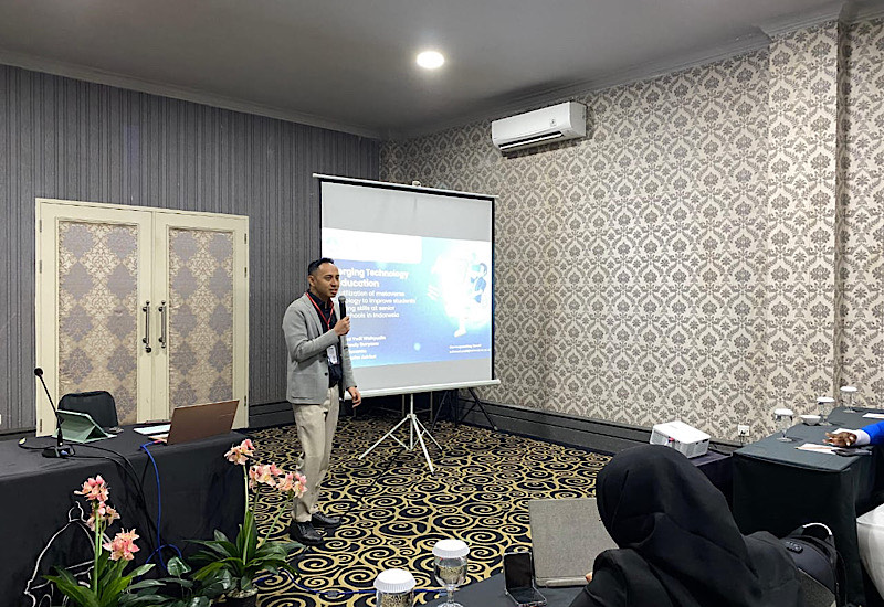  Achmad Yudi Wahyudin Dosen Universitas Teknokrat Indonesia Best Presenter Award Konferensi Linguistik Terapan Internasional
