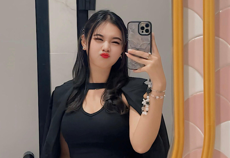  Model Ayu Manda, Nge-Gym demi Bodi Jam Pasir