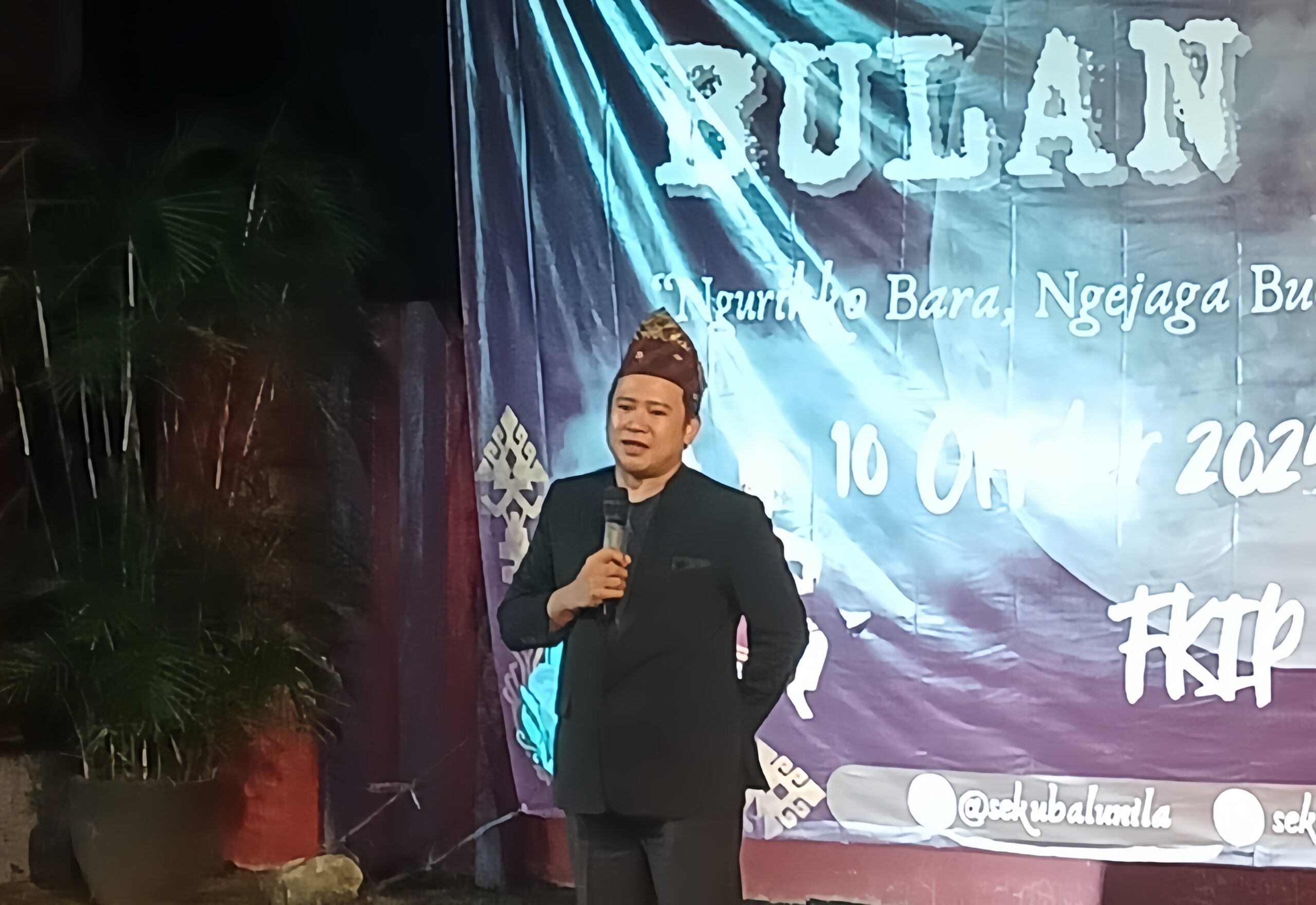  Wakil Dekan III FKIP Unila Hermi Yanzi Buka “Bulan Bagha” Budaya Lampung