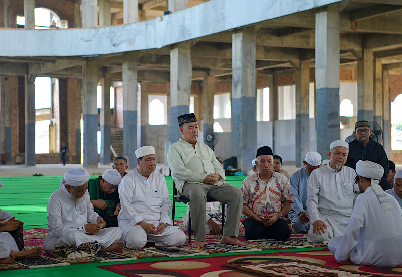  Iktikaf Masjid Agung Al Hijrah, Ketua Badan Pengelola Nasrullah Yusuf Dampingi Gubernur Lampung 2 Periode Sjachroedin ZP