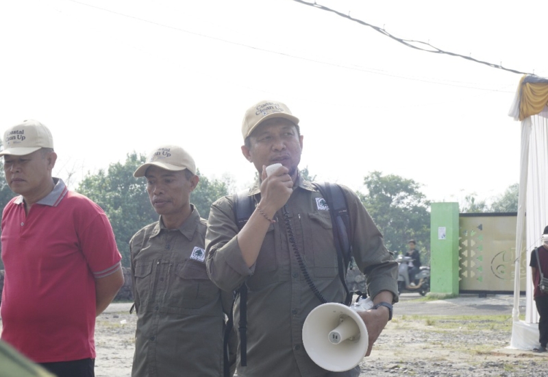  Bersih-Bersih Hutan Mangrove Kotakarang Bareng Warga dan Mahasiswa, Ini Pesan Direktur Mitra Bentala Rizani Ahmad