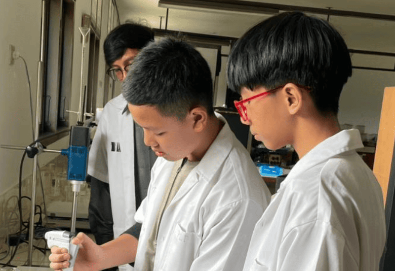  Tiga Tim SMP Az Zahra Bandar Lampung Lolos Olimpiade Penelitian Siswa Indonesia (OPSI) 2025