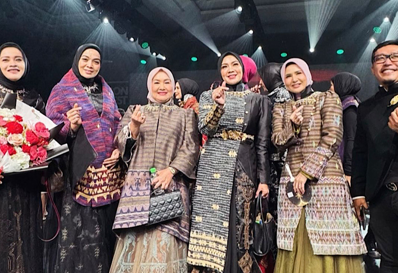  4 Srikandi Lampung Kompak Promosikan Wastra Sulam Jelujur Pesawaran di IN2MOTIONFest 2025